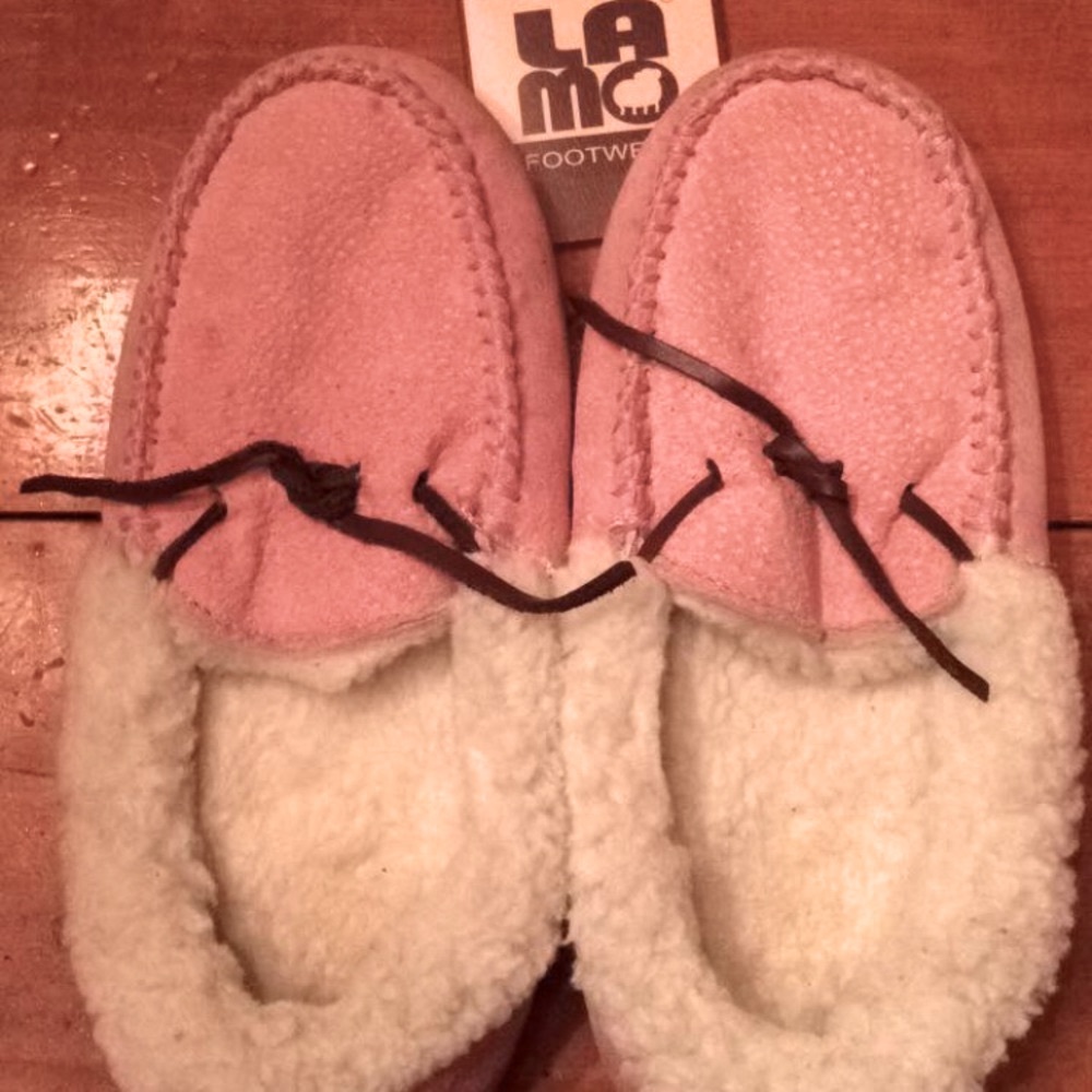 So cozy Suede Shearling Moccasin Slippers-Like new